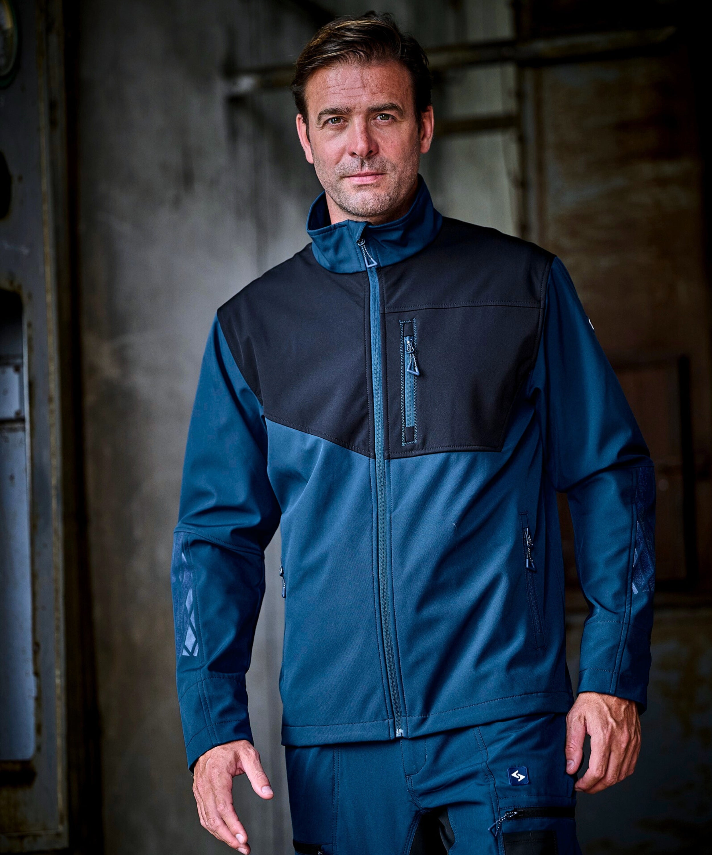 Expansible Softshelljacke ocean-schwarz