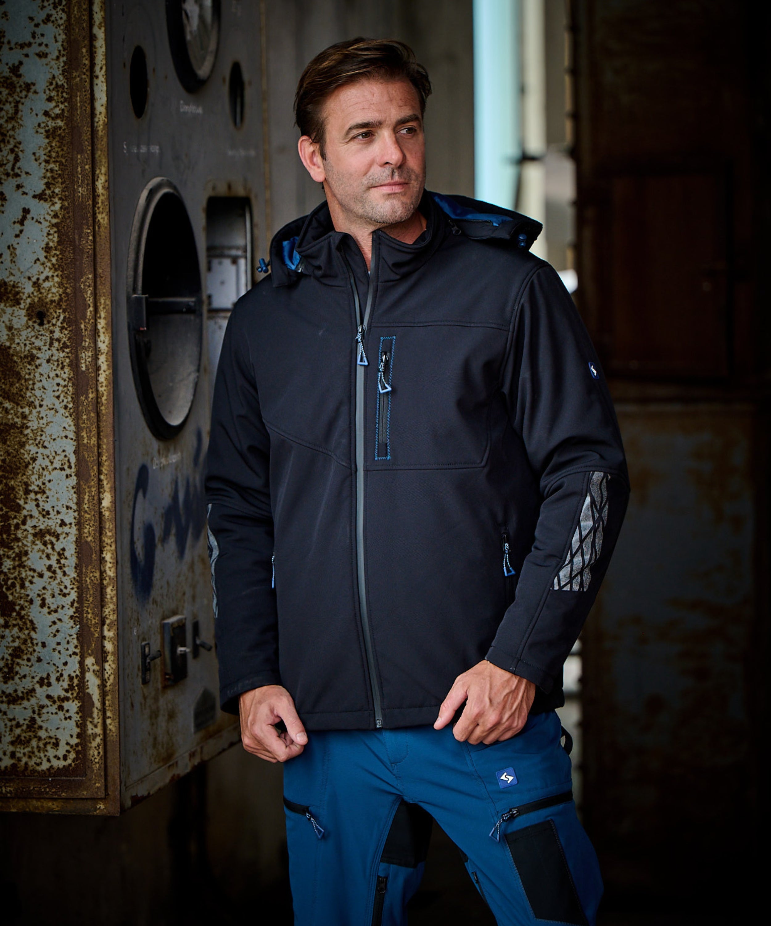 Expansible Thermo-Softshelljacke schwarz