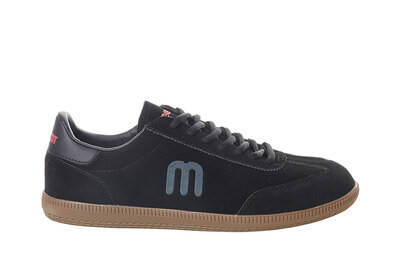 Sneaker mit Schnürsenkeln